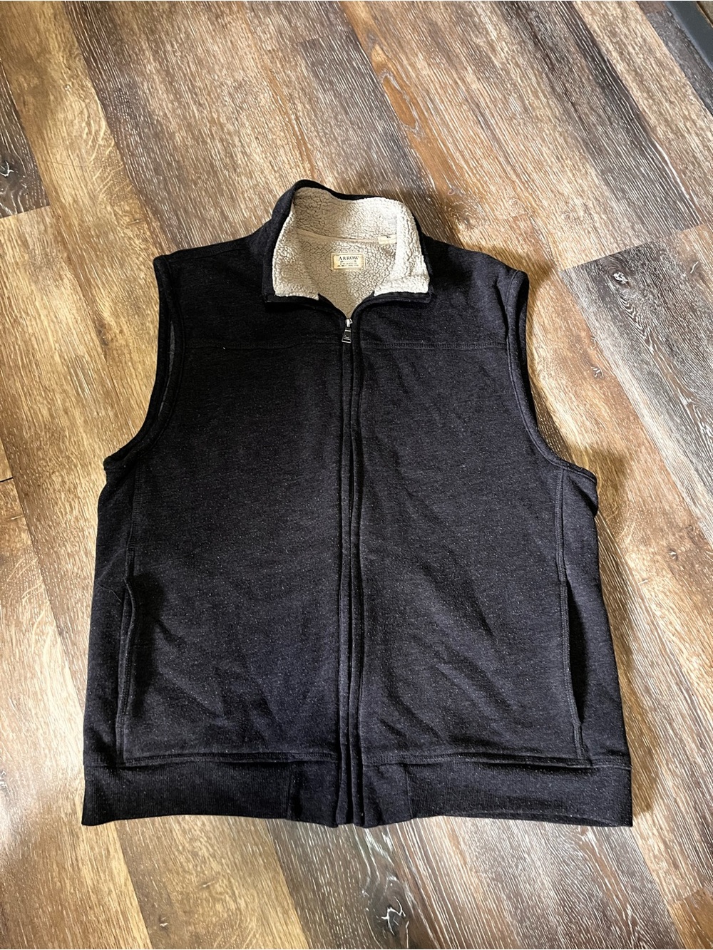 Arrow Men's Black Vest with Cream Sherpa Interior